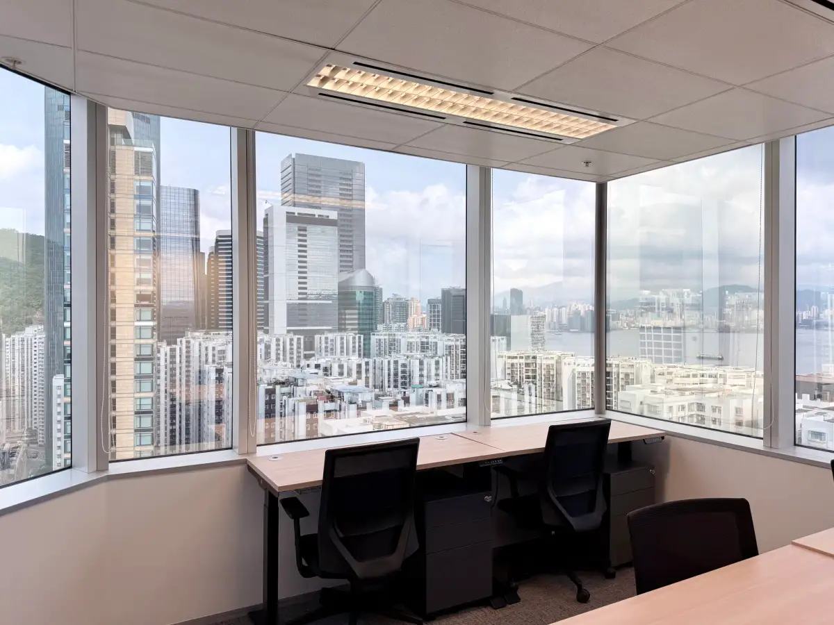 4-person window office at 1111 King's Road — photo 1