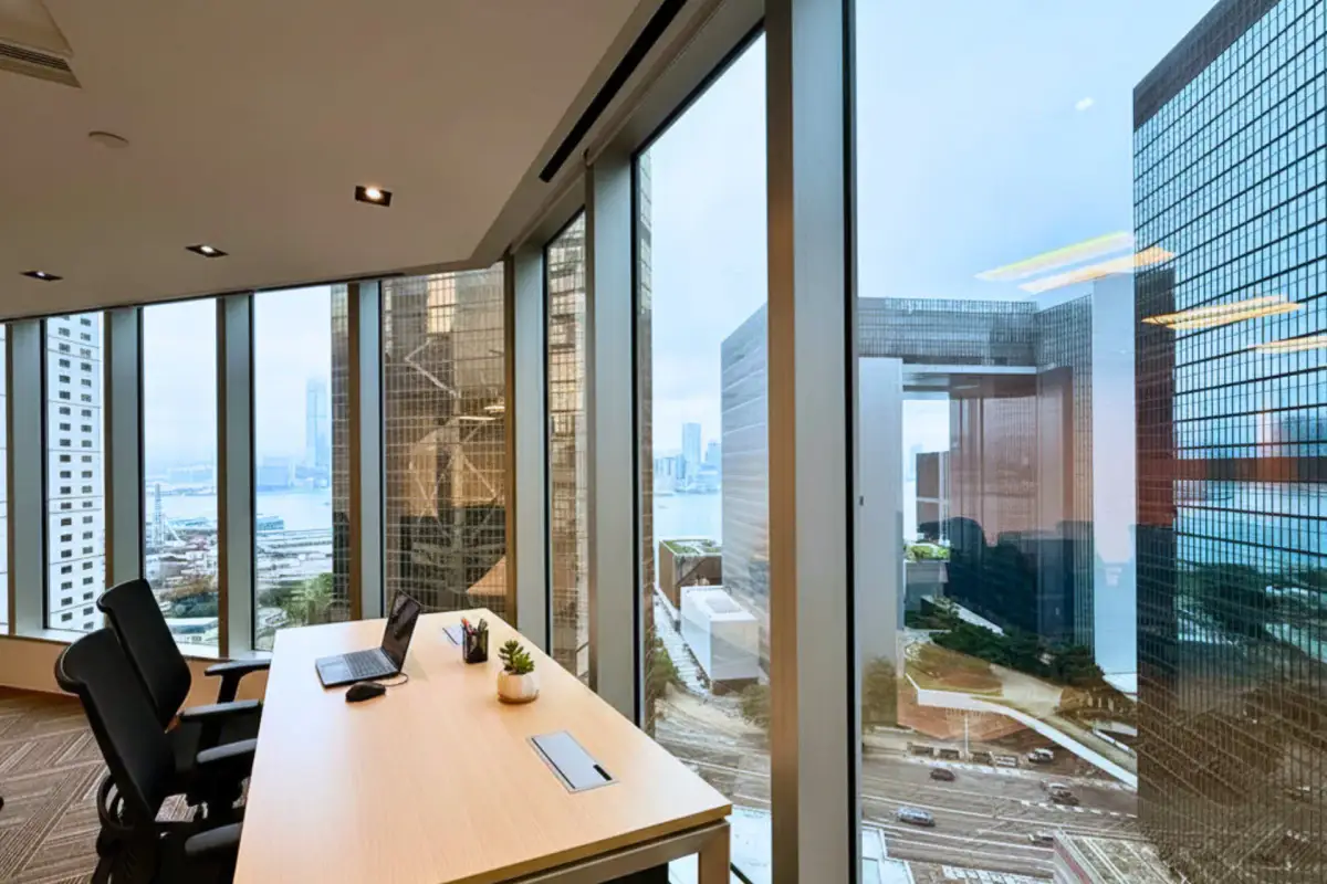 3-person internal office at Lippo Centre — photo 1
