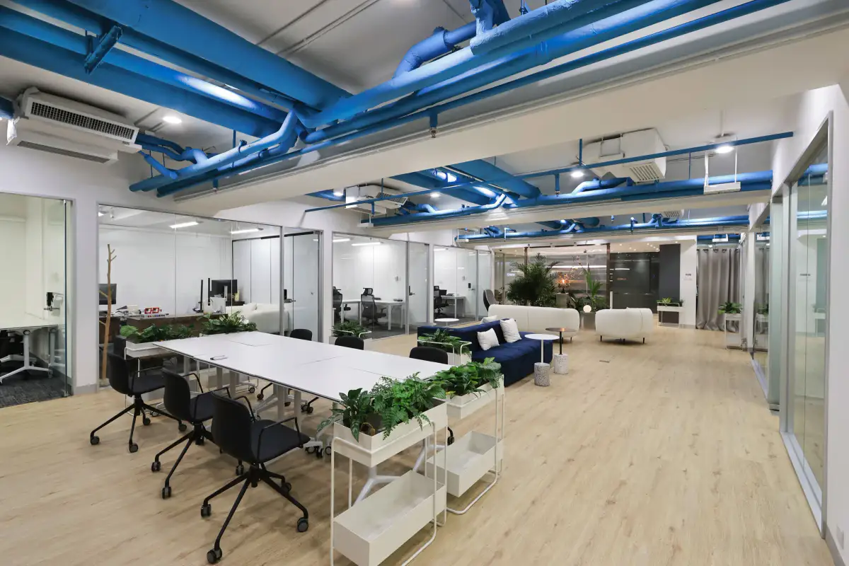 Ooosh Coworking at New World Tower 2 — photo 1