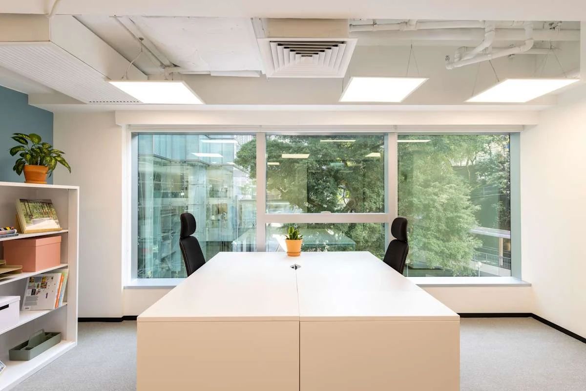 8 Queen's Road East — photo 1