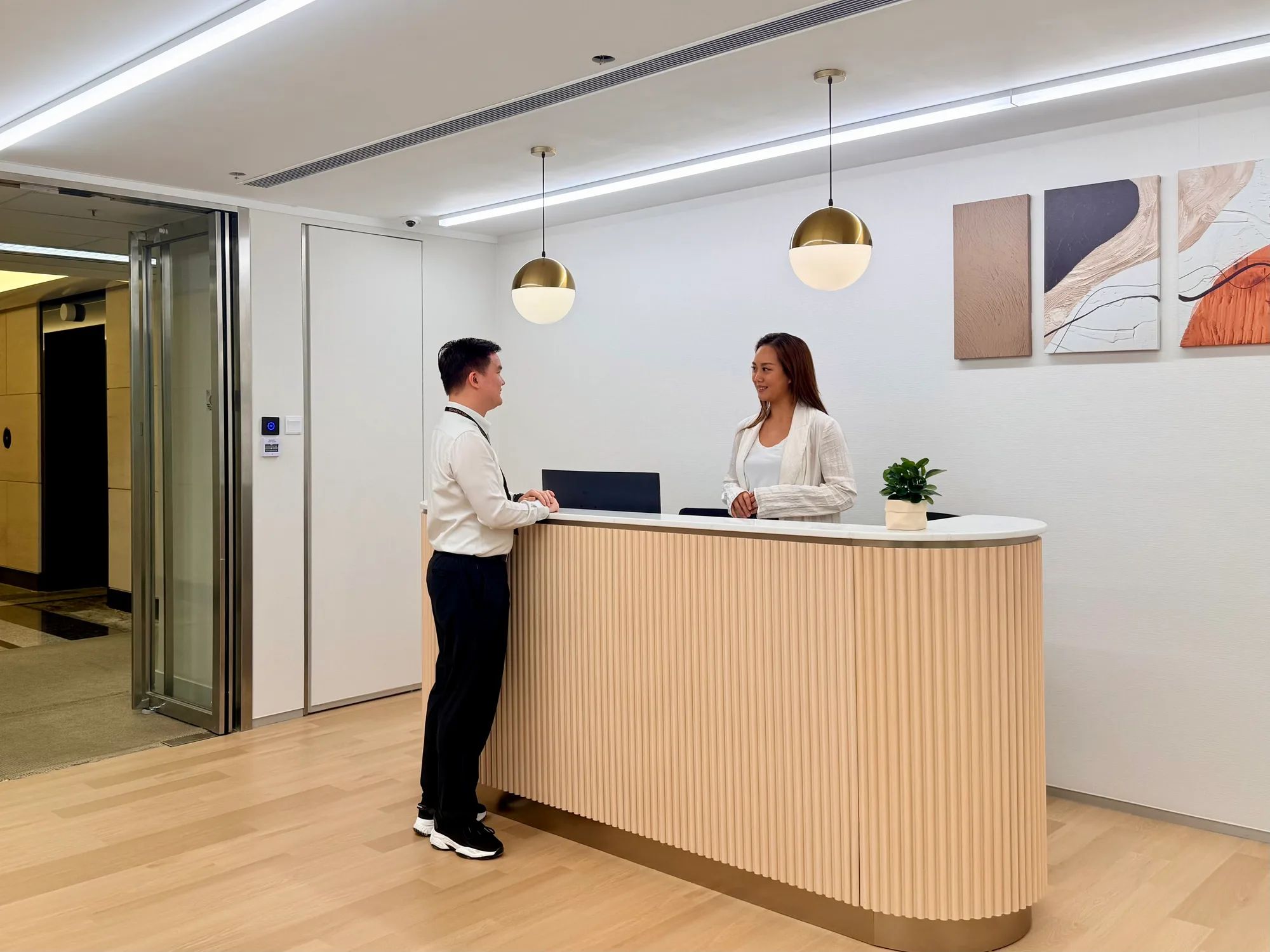 4-person window office at 1111 King's Road — photo 3