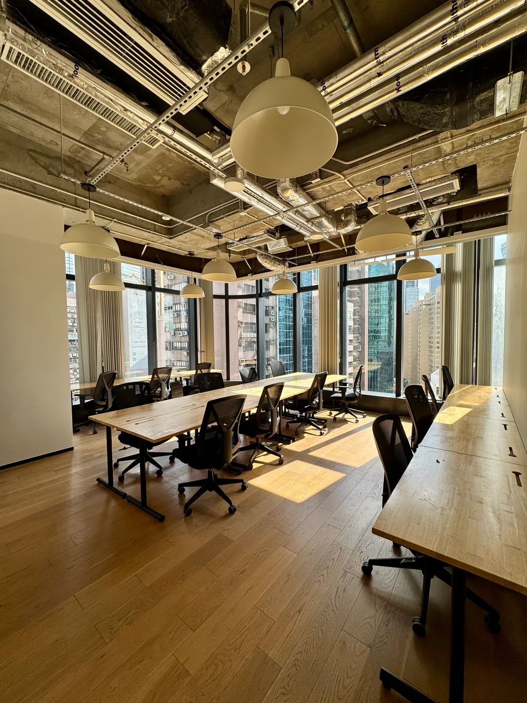 Garage Society Private Offices at Tower 535