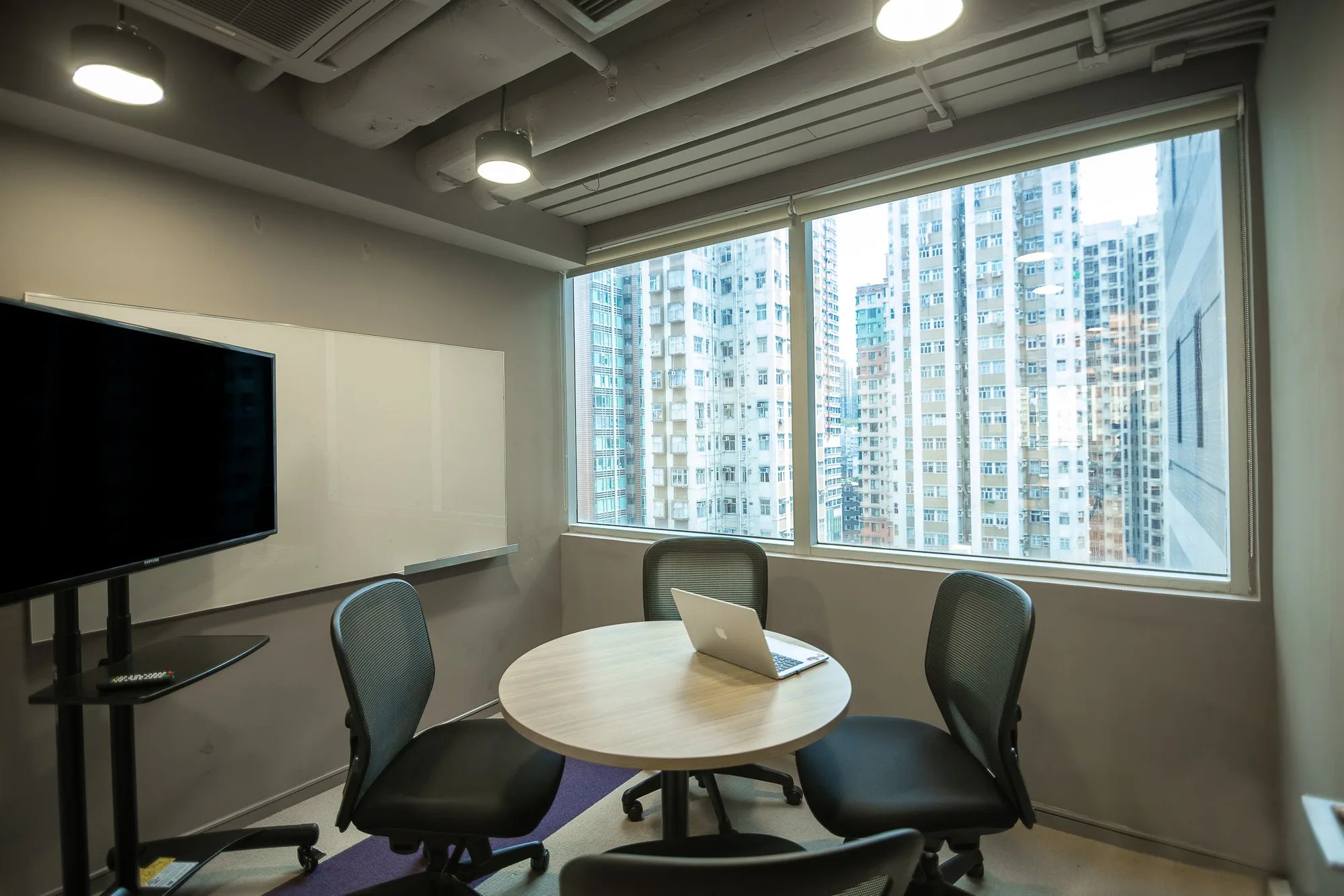 Ooosh Private Offices at Eastern Central Plaza — photo 3